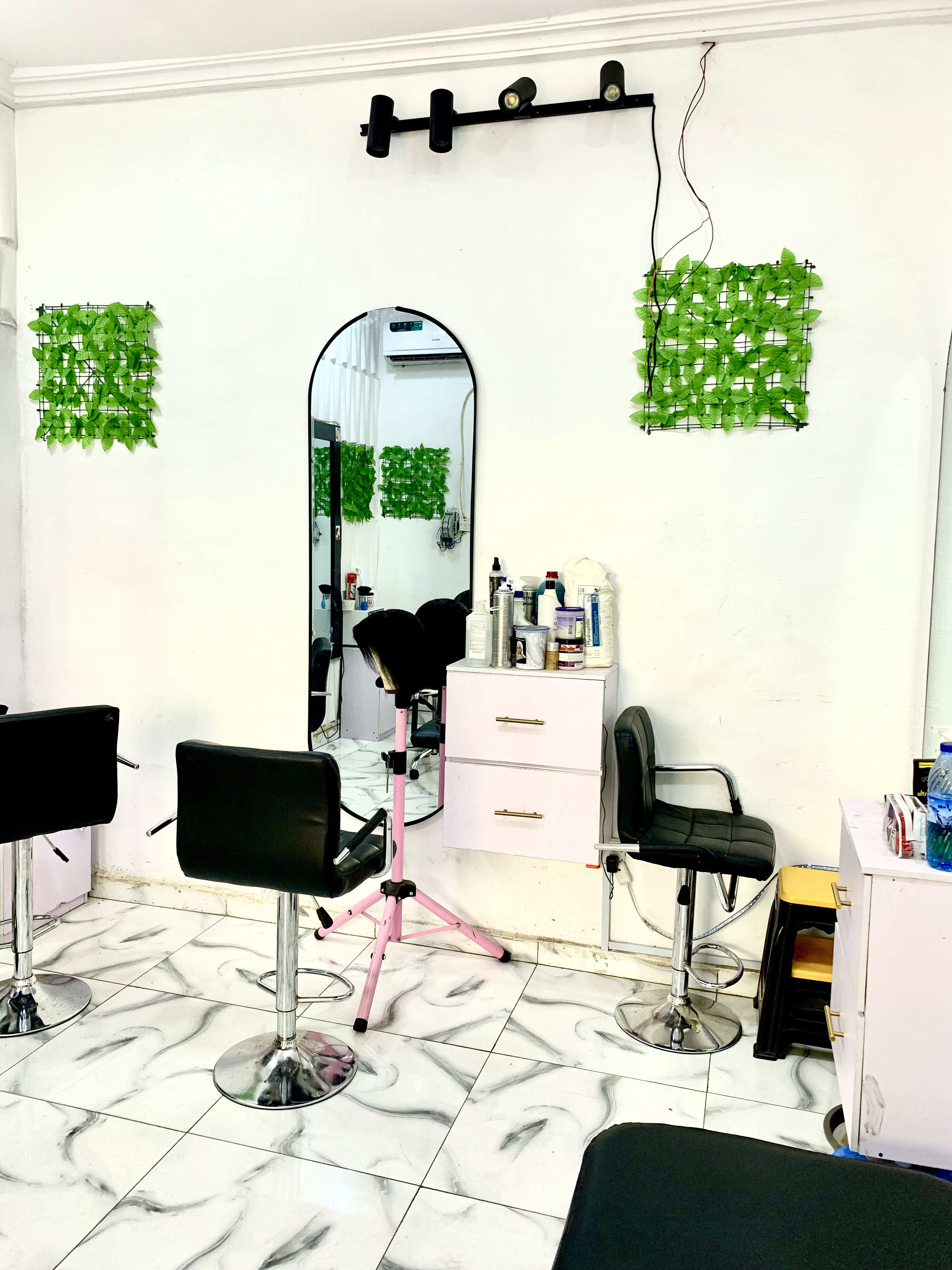 Salon Image 3
